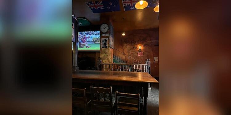 Morrisons Irish Pub, bar