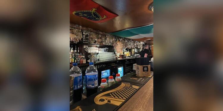 Morrisons Irish Pub, bar