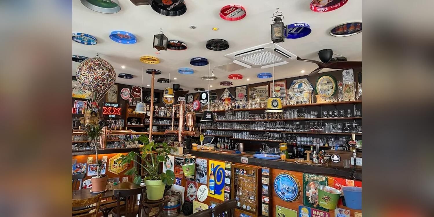 Le Tour du Monde " en 80 bières ", bar