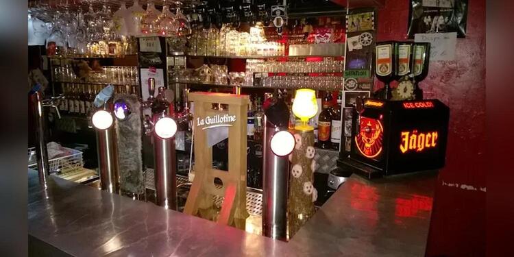 The Titty Twister Bar, bar