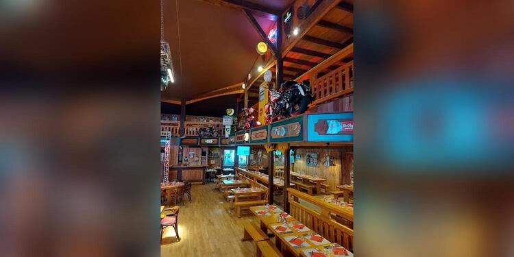 Indian's (Indian Saloon), restaurant