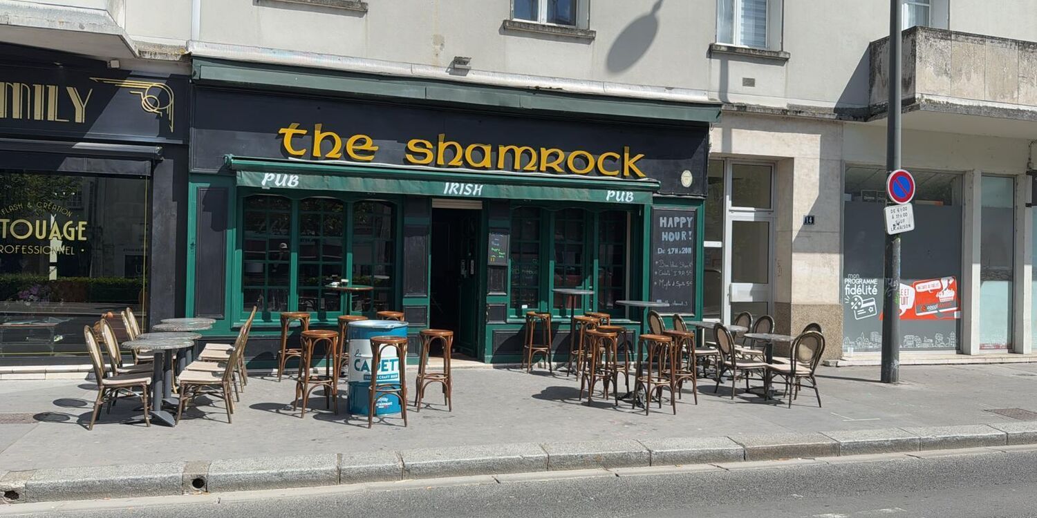 The Shamrock, bar