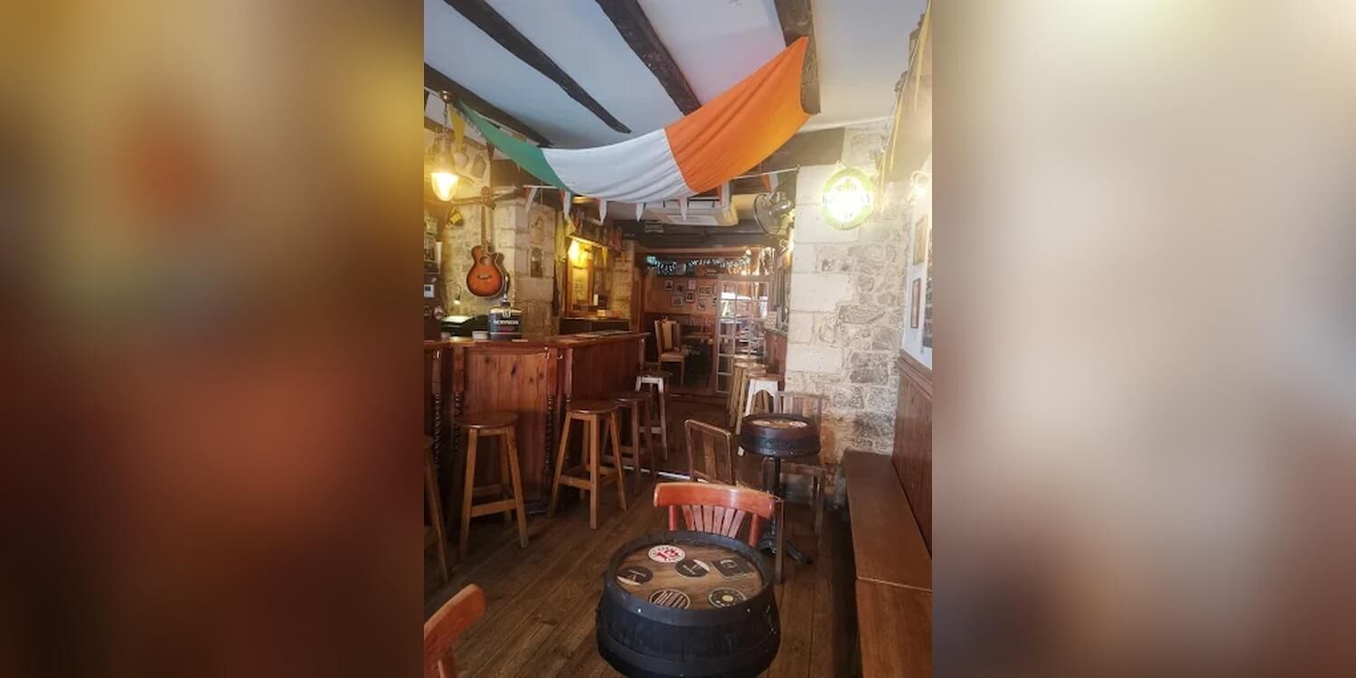 Corrigans Traditional Irish Pub, bar