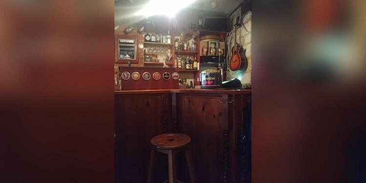 Corrigans Traditional Irish Pub, bar