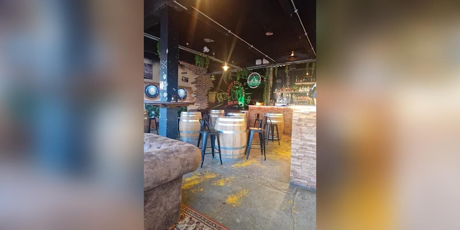 GREEN DOGS' BEER, bar