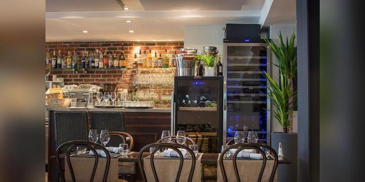 Neuilly's, restaurant