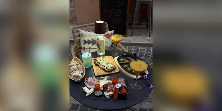 Les Caves Du Port, bar