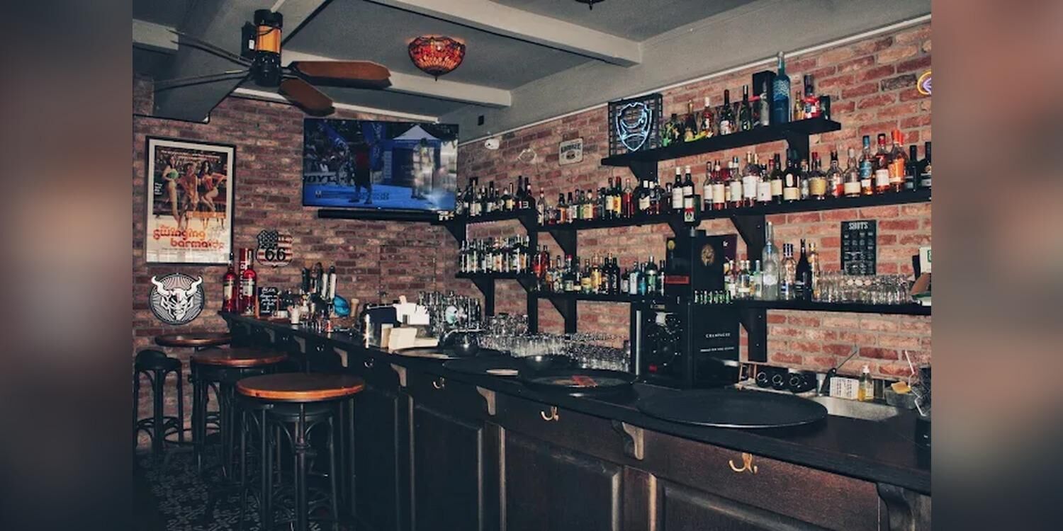 LUCKY YOU SALOON, bar