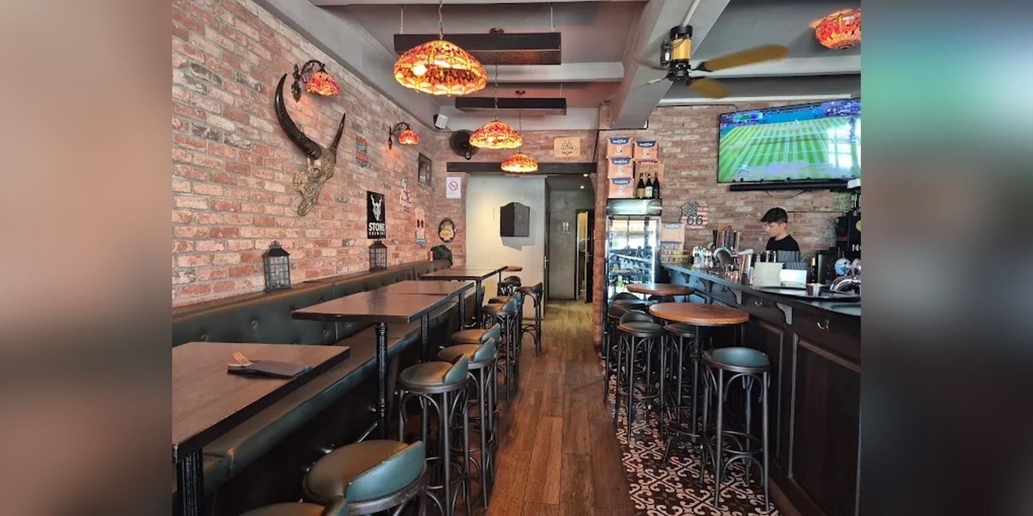 LUCKY YOU SALOON, bar