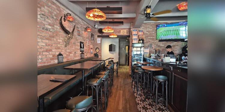 LUCKY YOU SALOON, bar