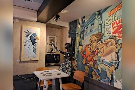 Pub Z, Bar Avignon Place Pie #0