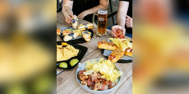 Cervecerías La Sureña y 100 Montaditos, bar