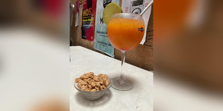 Le Serpent Volant, bar