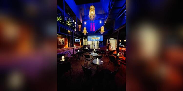 Une Folle Epoque, bar