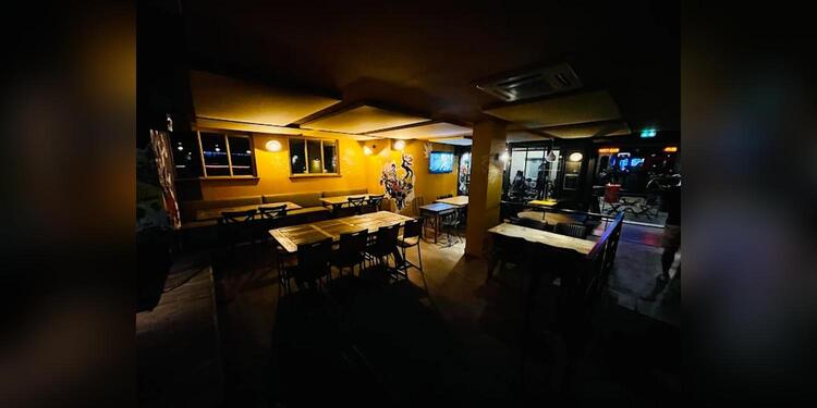 Une Folle Epoque, bar