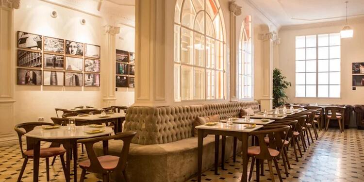 Lateral Consell de Cent, restaurant