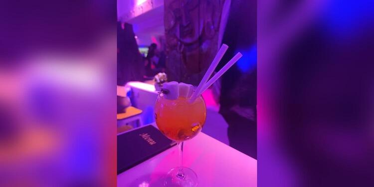 Lotus Café, restaurant