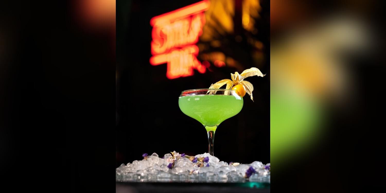 Strange Cocktail Bar, bar