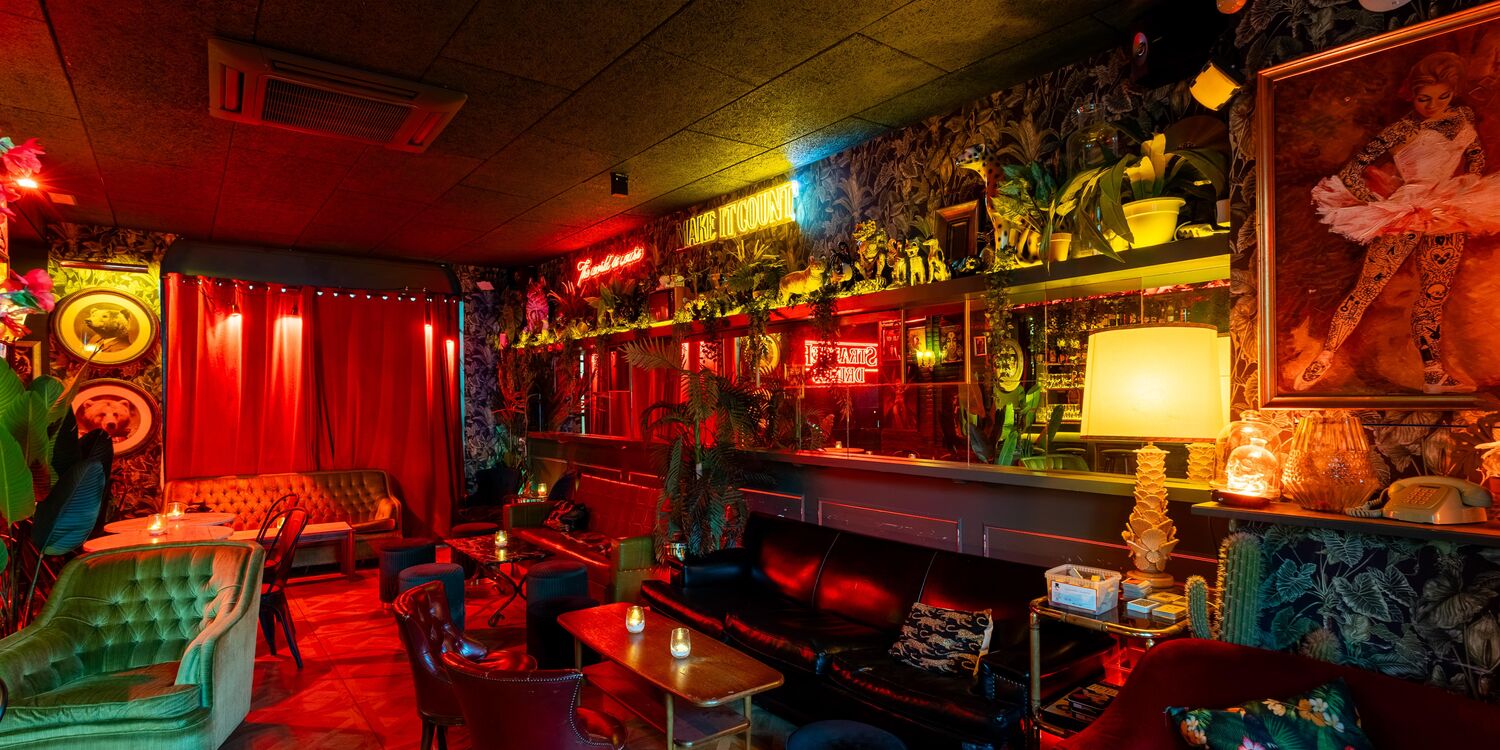 Strange Cocktail Bar, bar