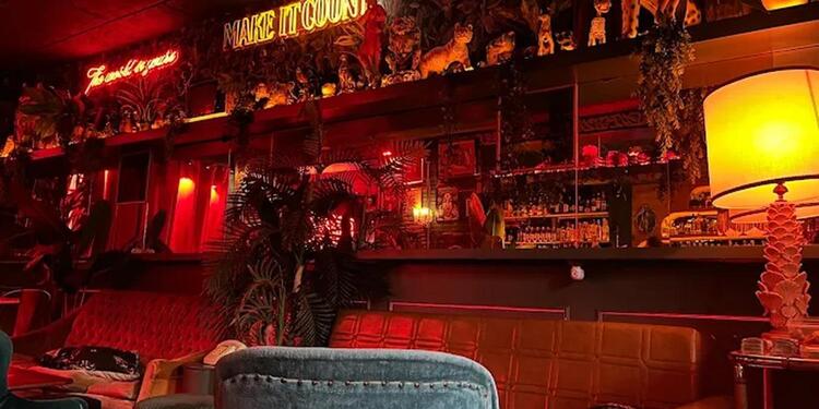 Strange Cocktail Bar, bar