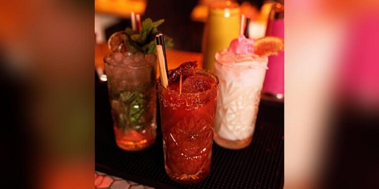 Strange Cocktail Bar, bar