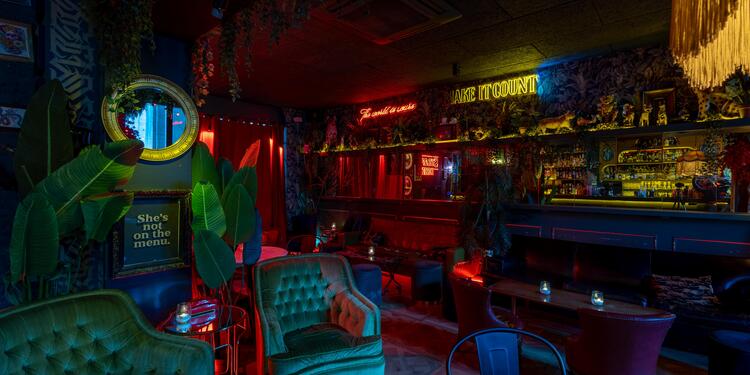 Strange Cocktail Bar, bar