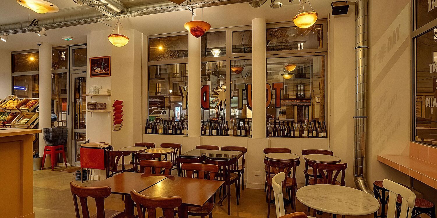 Tout Day Voltaire, bar