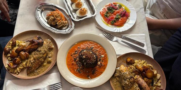 Tout Day Voltaire, bar