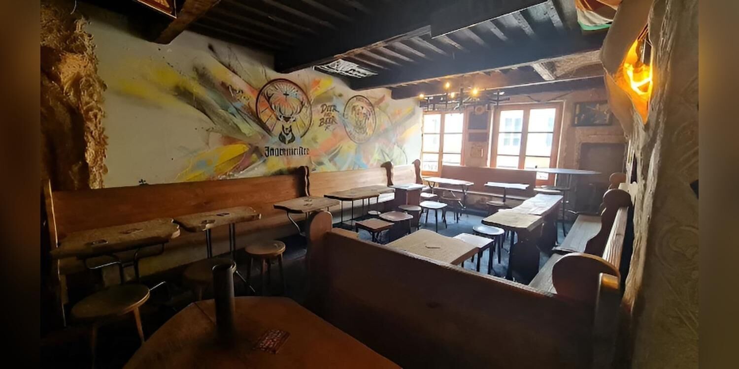 Vivian's Pub Fairy, bar