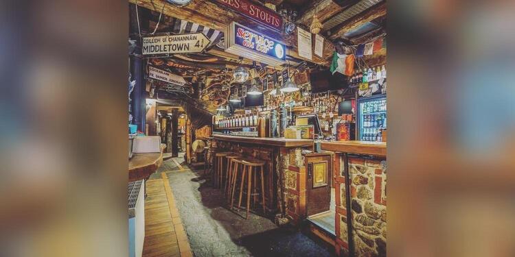 Vivian's Pub Fairy, bar