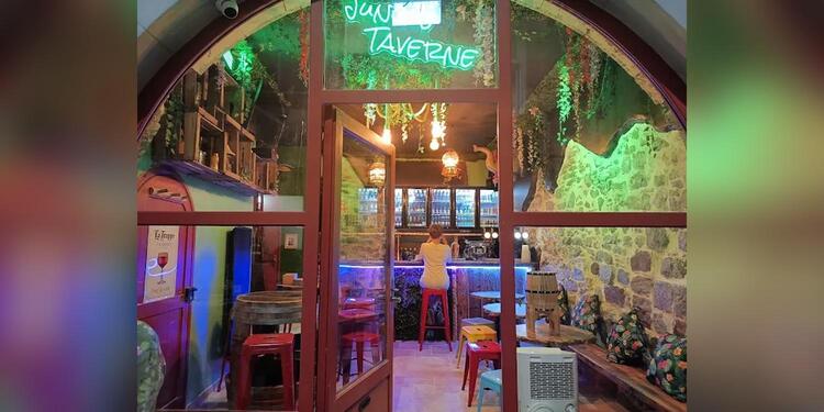 Jungle Taverne, bar
