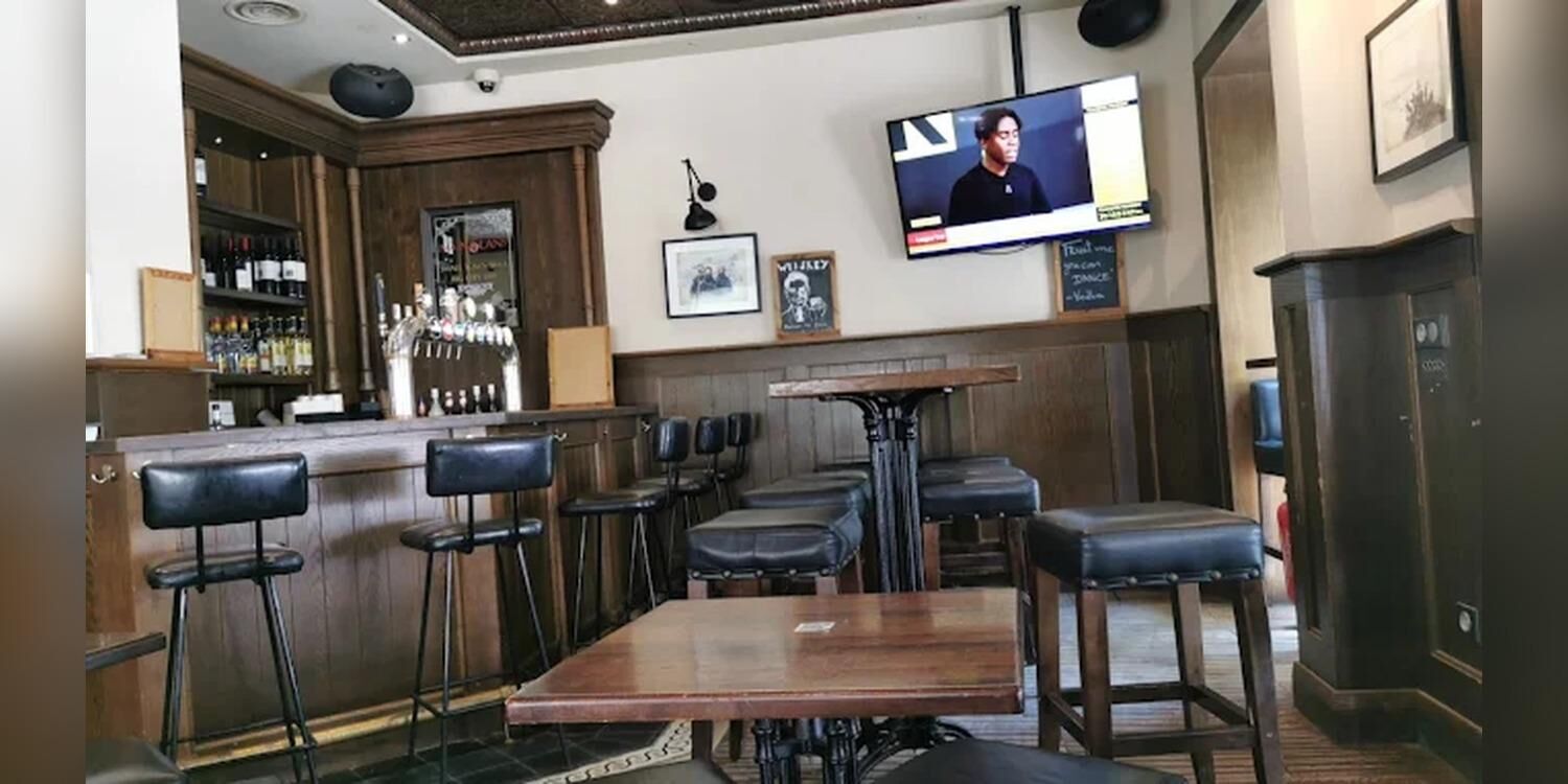 Ma Nolan's Irish Pub, Cannes, bar