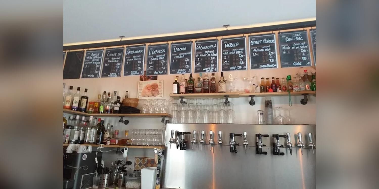 Les Dix Fûts Tours, bar