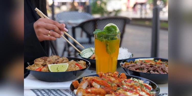 THAI FOOD, RIZ CRUSTY, WOK & SALADES, restaurant