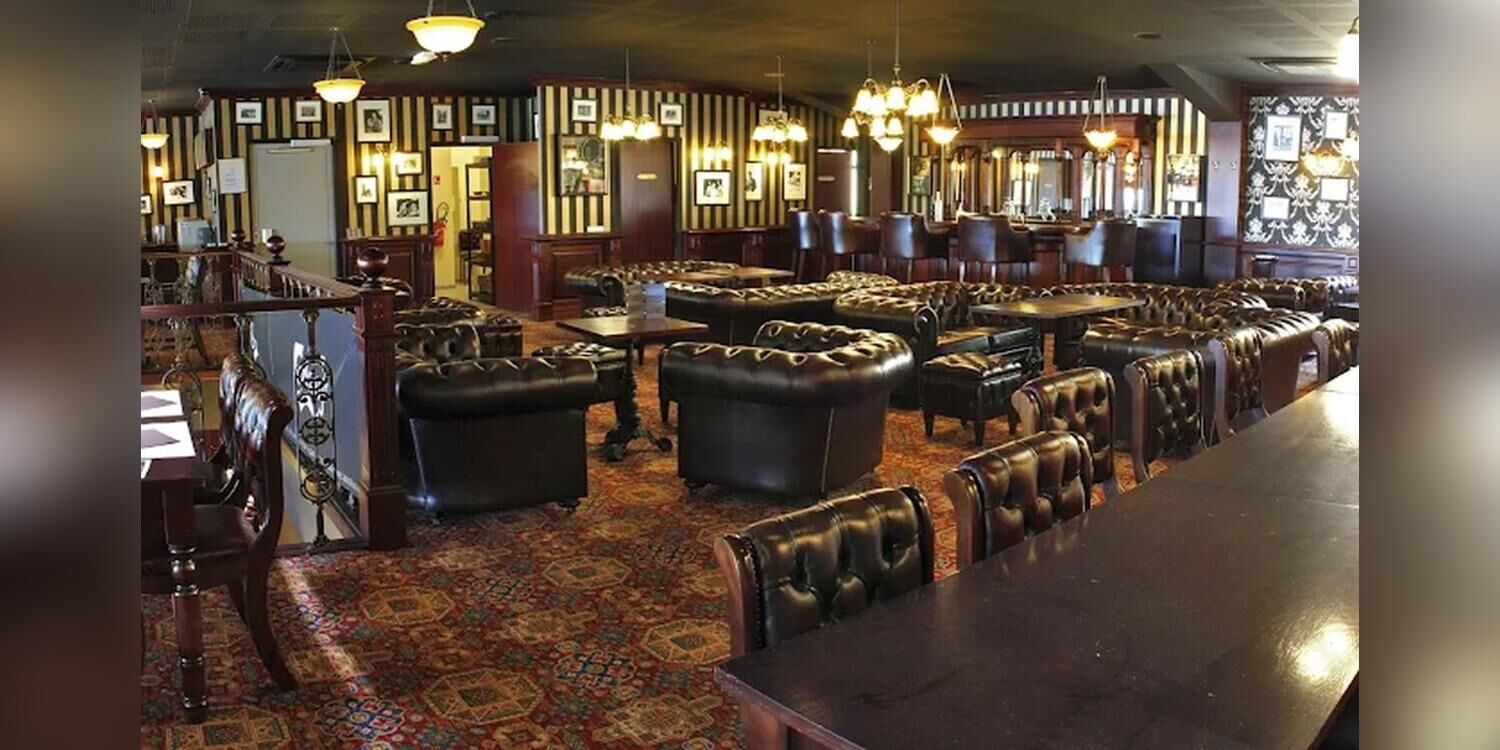 Callahan Pub & Brasserie, restaurant