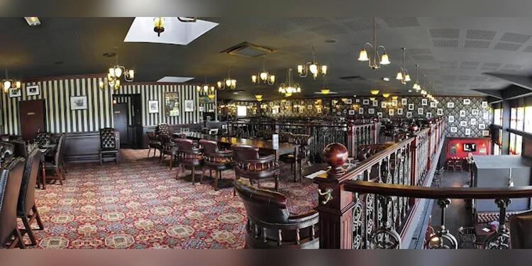 Callahan Pub & Brasserie, restaurant