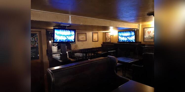 O'Collins's Irish Pub, bar