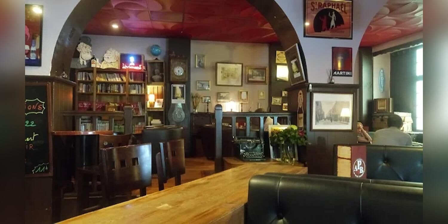 Au Petit Bonheur, bar