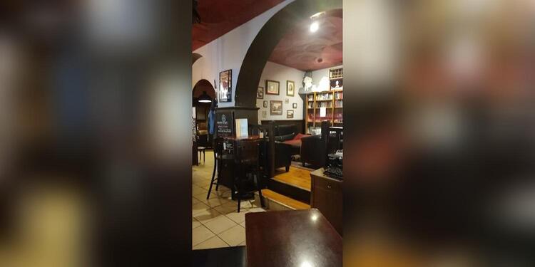 Au Petit Bonheur, bar