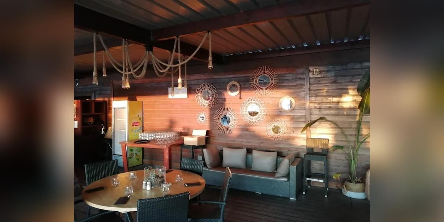 Temple beach, restaurant