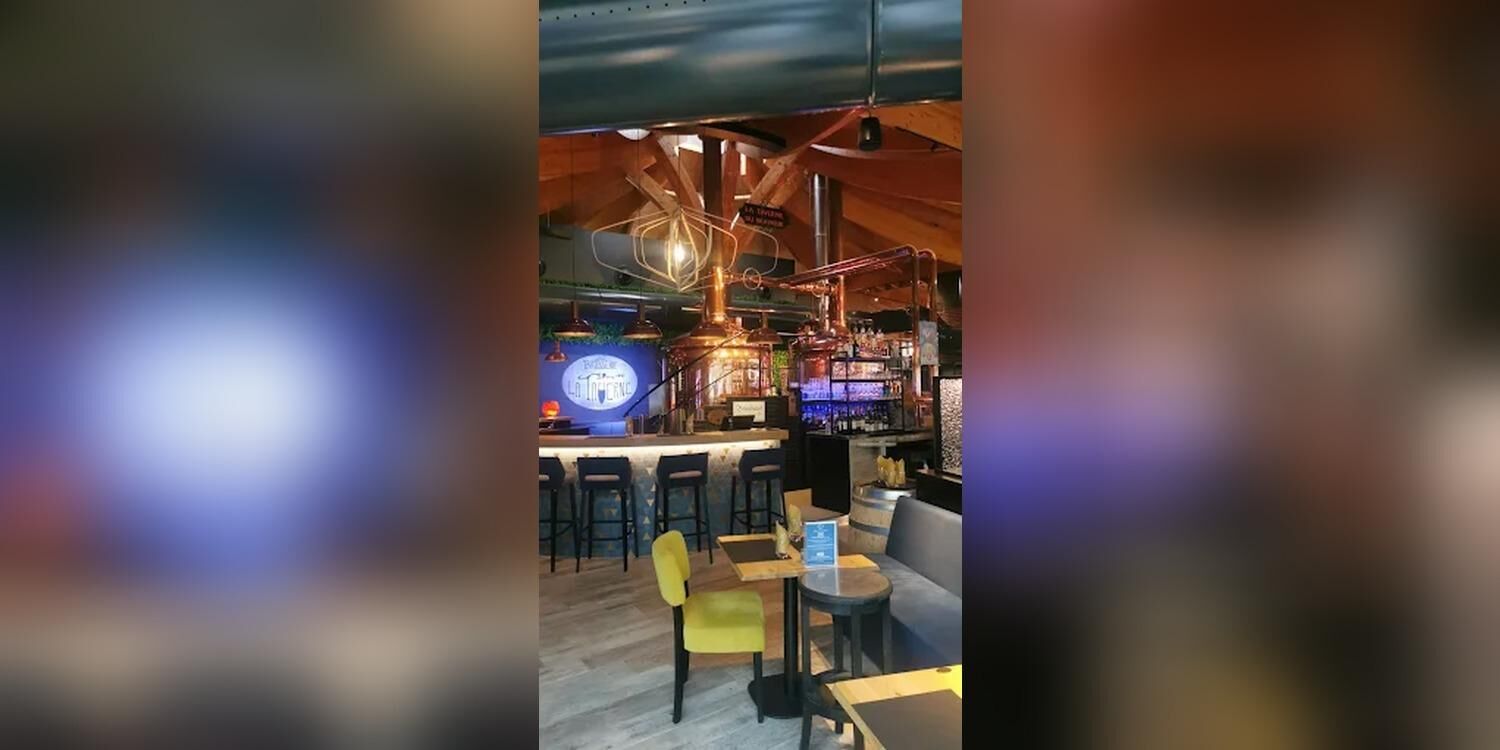 The Mermaid Tavern, bar