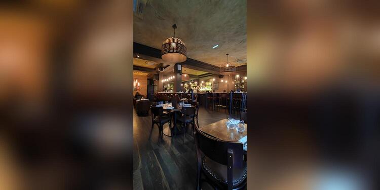 Blend Bistro Pub, bar