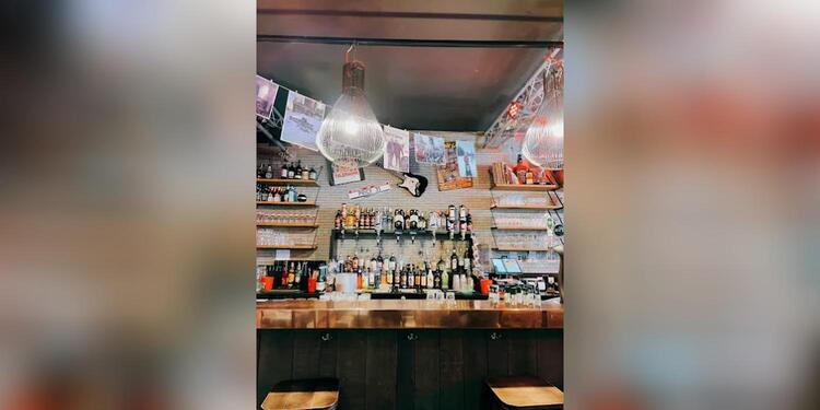 The Children of Rock, bar