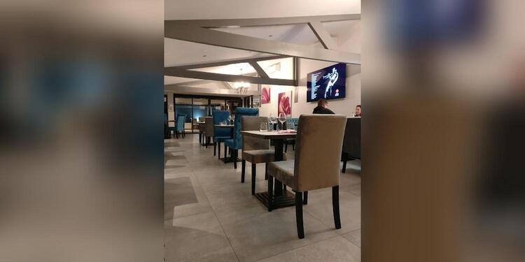 AUX PIEDS, restaurant