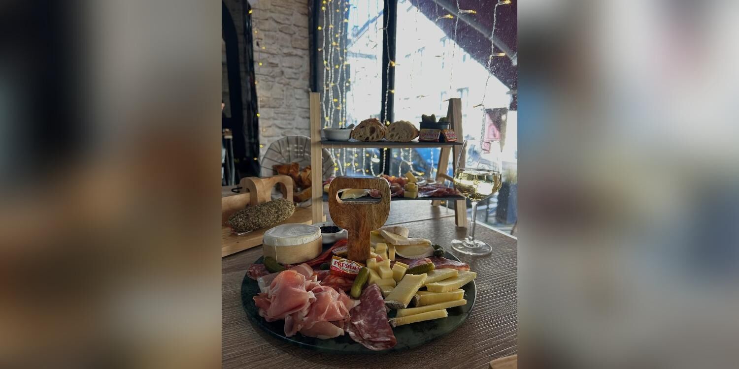 Bar De La Mairie, bar