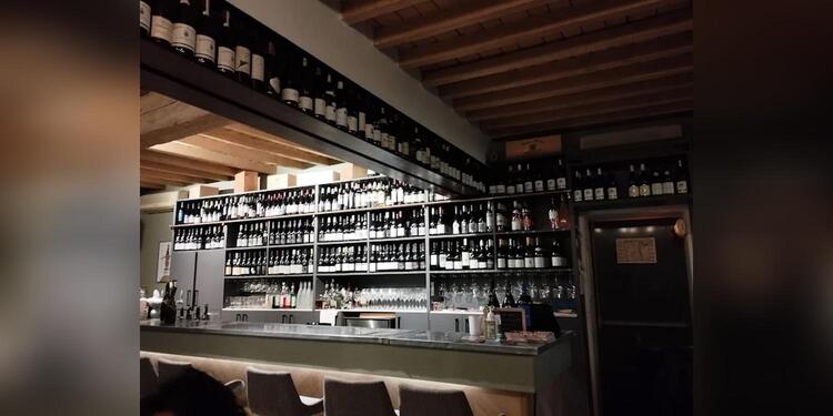 Le 17 Place aux Vins Avignon ? Bar à vin / Caviste, bar