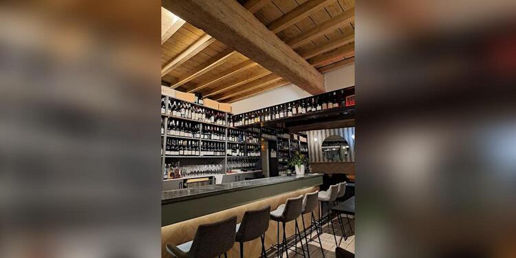 Le 17 Place aux Vins Avignon ? Bar à vin / Caviste, bar