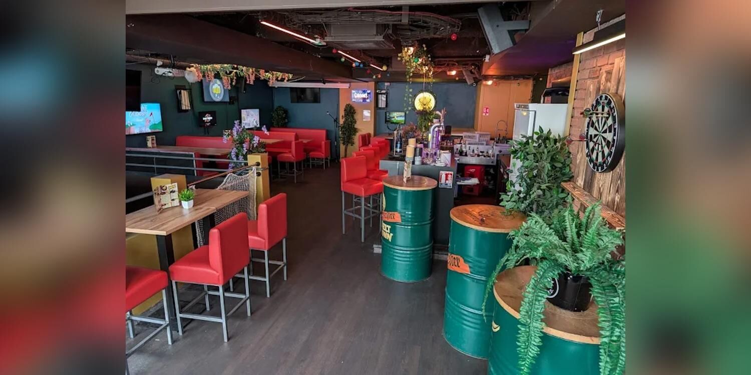 Salle principale du PIX Pub