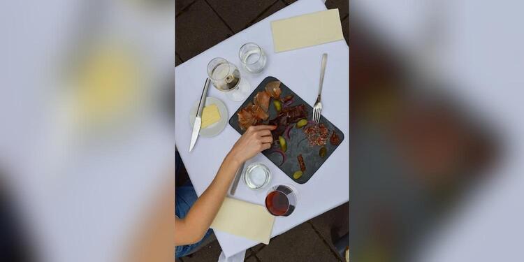 Au préau, restaurant