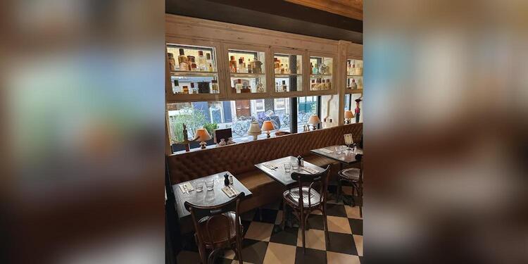 Les Antiquaires, restaurant